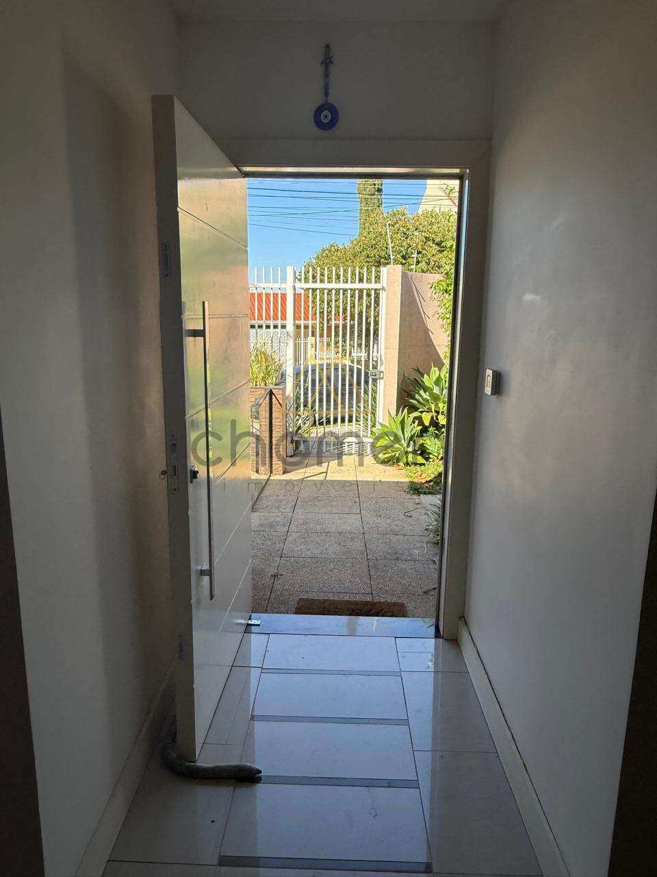  - CASA A VENDA NO AHÚ COM 3 QUARTOS